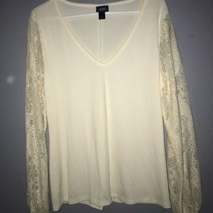 Buckle Daytrip cream too with lace/sz xl
